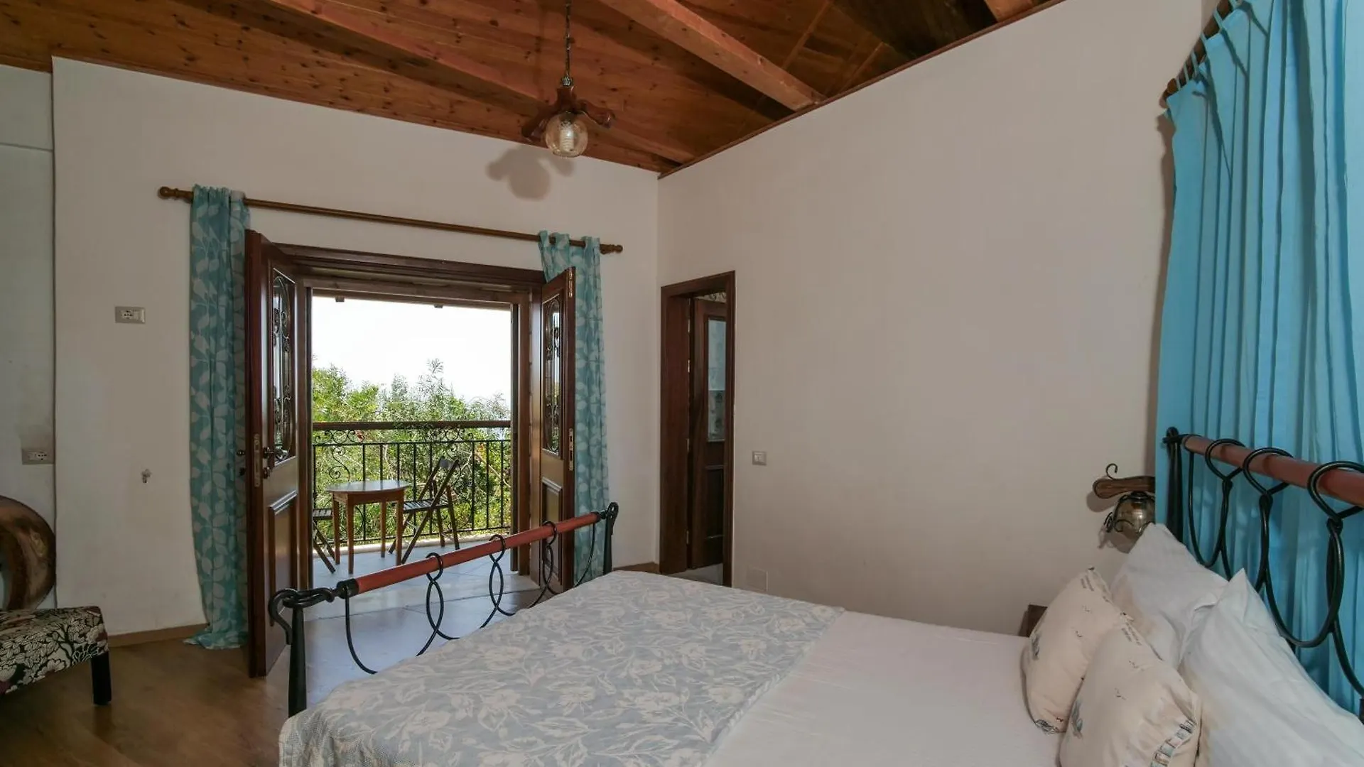 Ionian Manor Estate Villa Porto Palermo 0*,  Albania